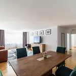 Executive 2br Flat In The Centre - Mainau 9